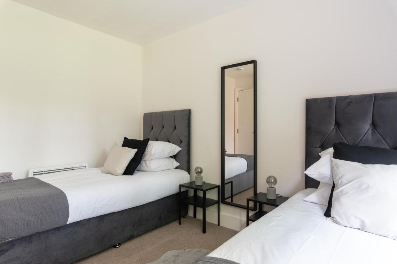 Bright 2Br Apartment - 2 Free Parking Spaces - Near Lgw Airport Crawley  Exterior foto