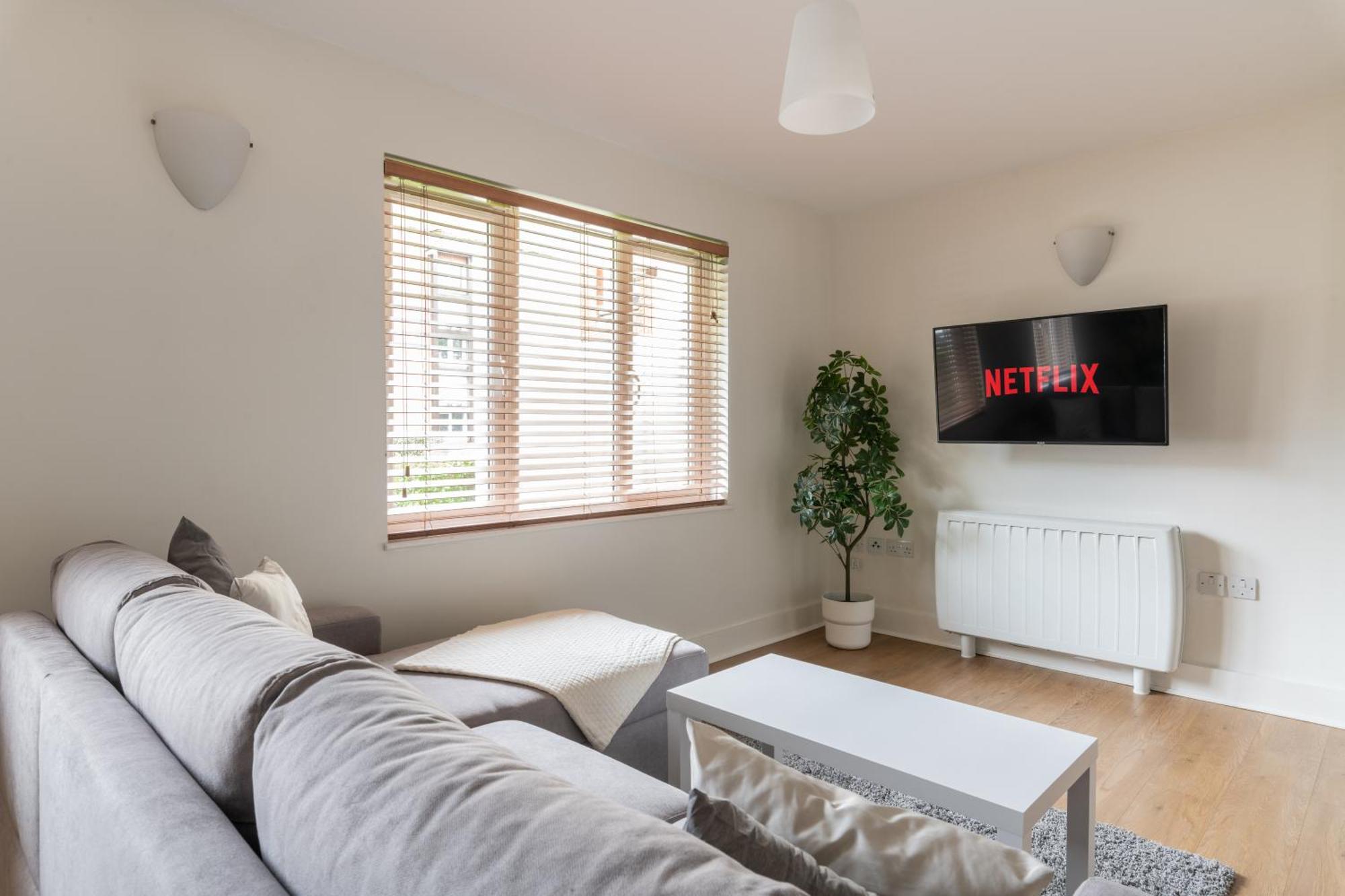Bright 2Br Apartment - 2 Free Parking Spaces - Near Lgw Airport Crawley  Exterior foto